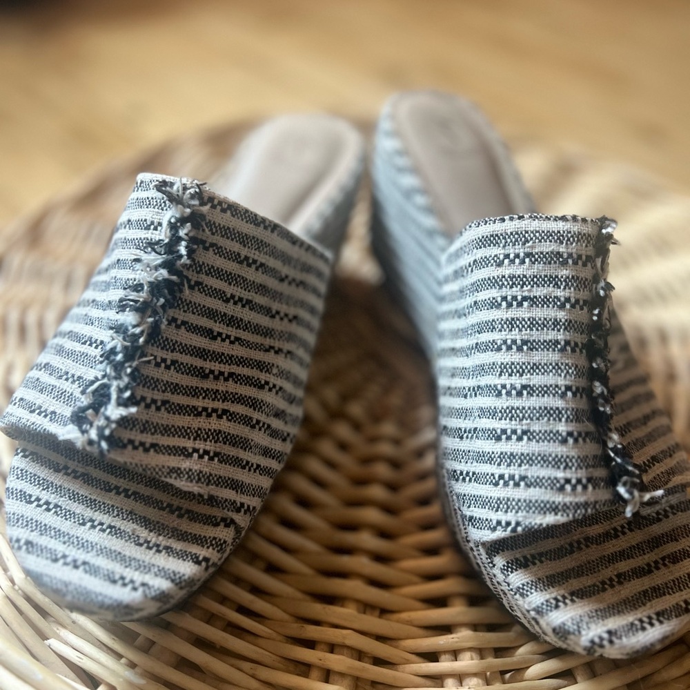 Chic Striped Slides - Simply Vera, Vera Wang